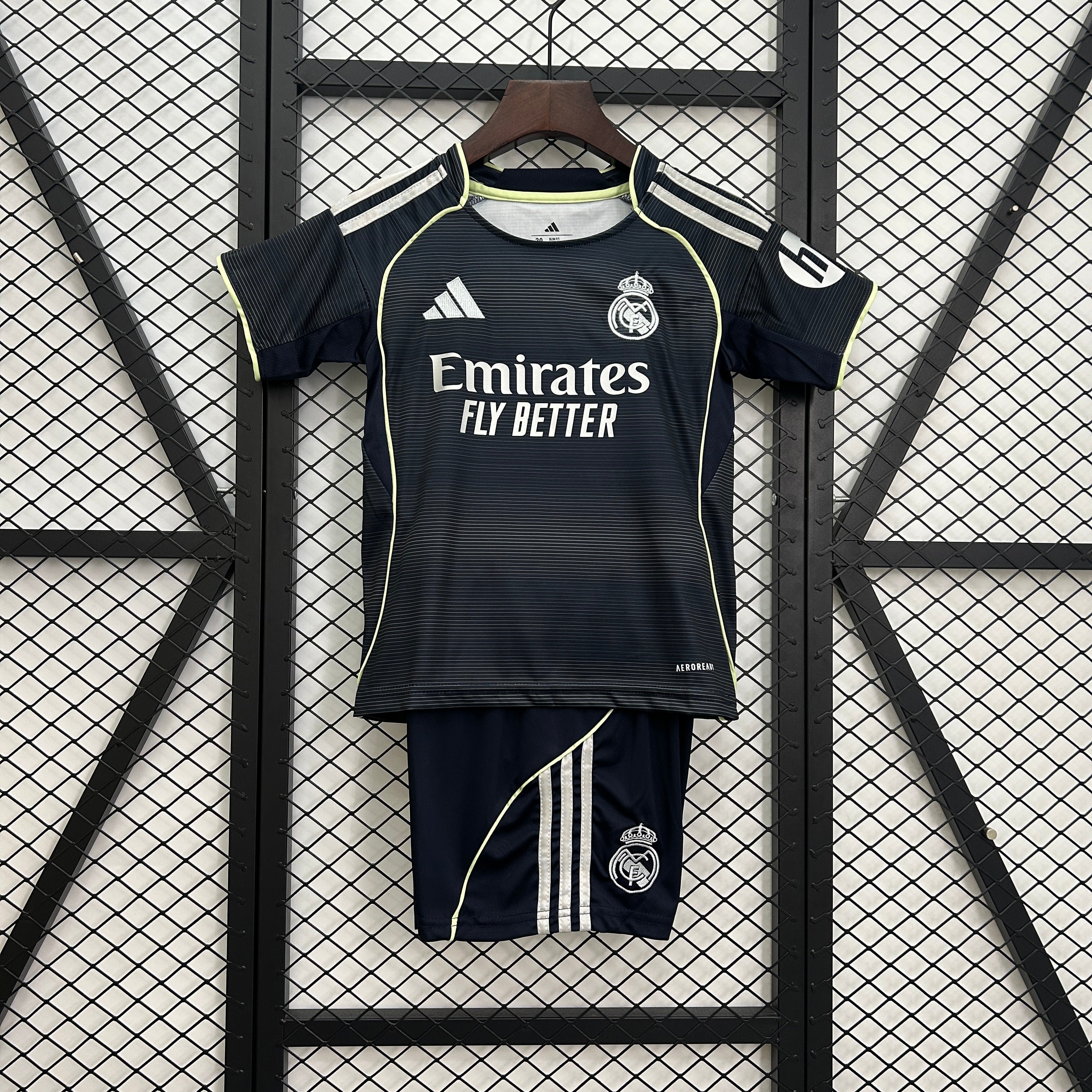 Camiseta y Pantalones para niños Real Madrid Away 25/26
