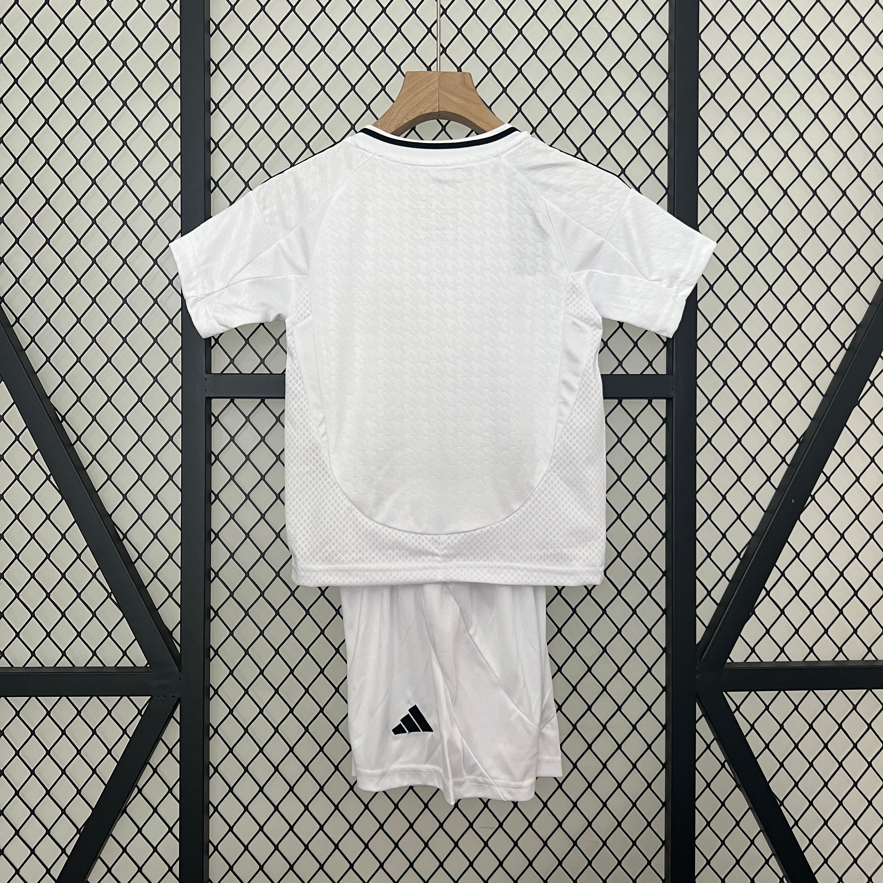 Camiseta y Pantalones para niños Real Madrid Home 24/25