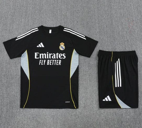 Camiseta y Pantalón corto de entrenamiento Real Madrid 25/26