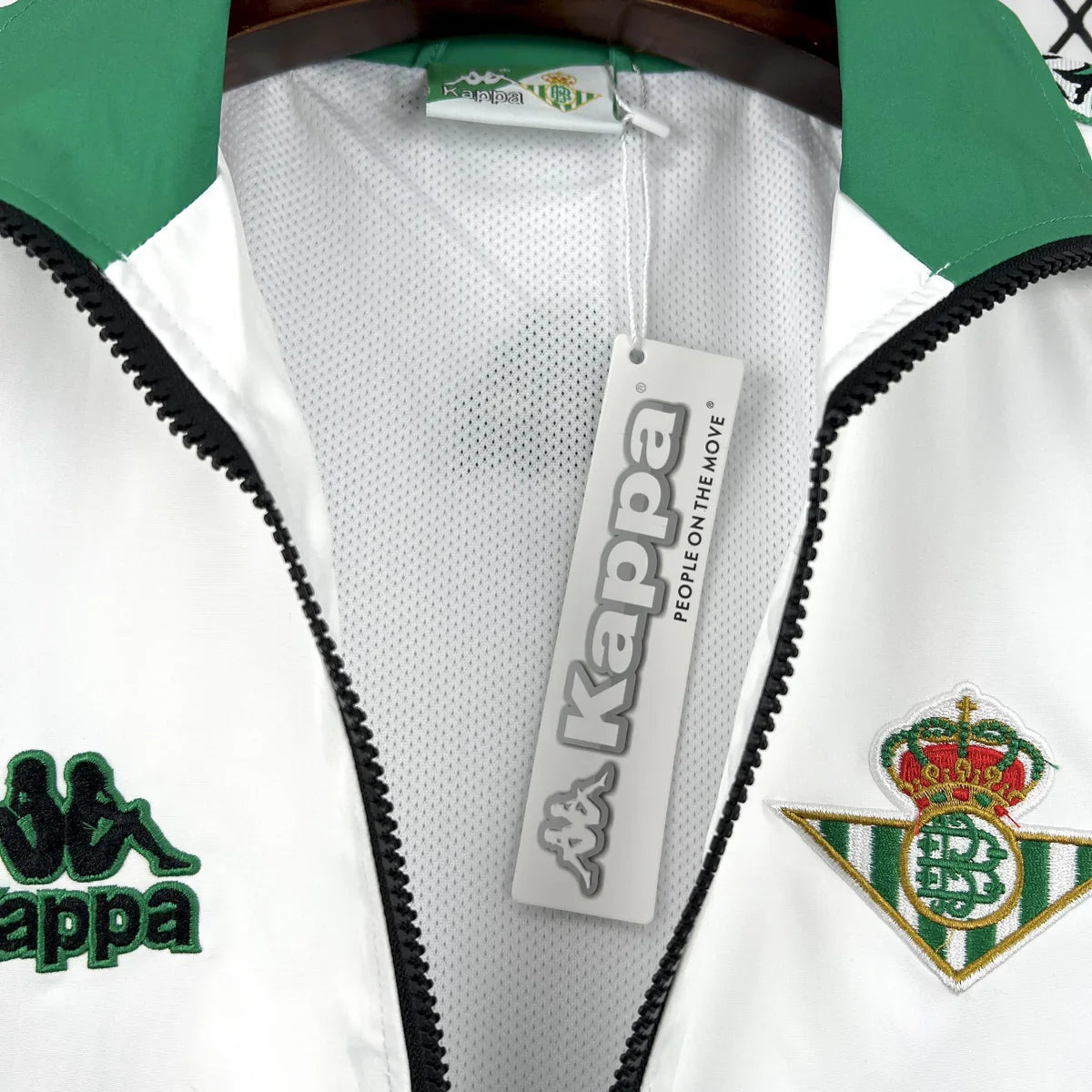 Abrigo Impermeable Real Betis 25/26