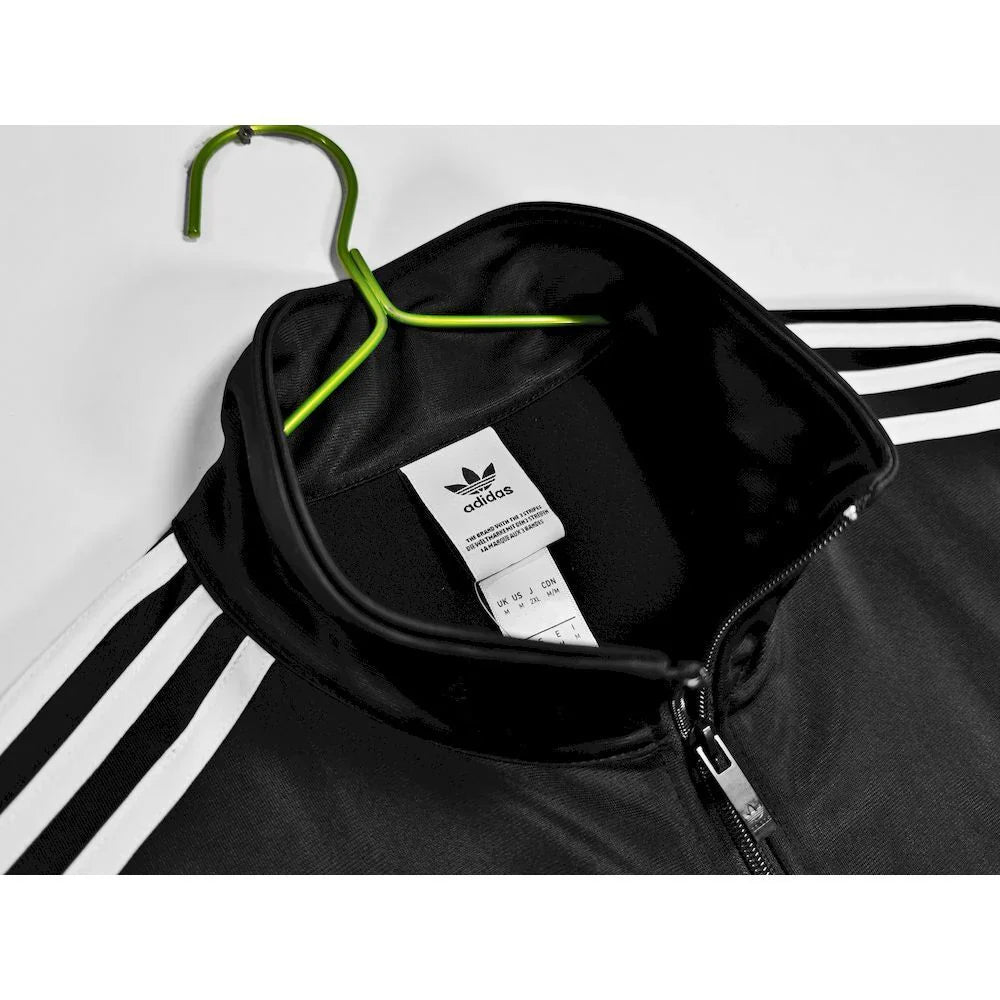 Abrigo Oasis x Adidas 2025