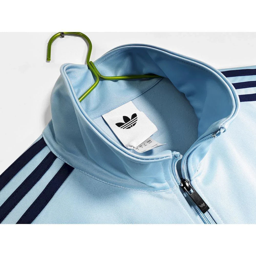 Abrigo Oasis x Adidas 2025