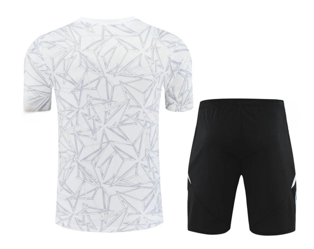 Camiseta y Pantalón corto de entrenamiento Real Madrid 24/25