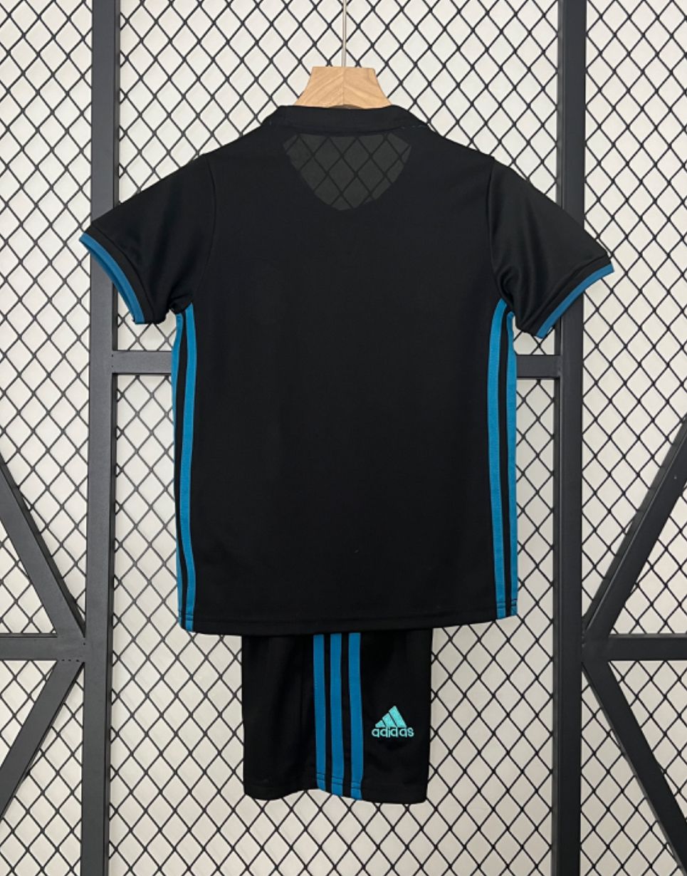 Camiseta y Pantalones para niños Real Madrid Home - Retro 2017/2018