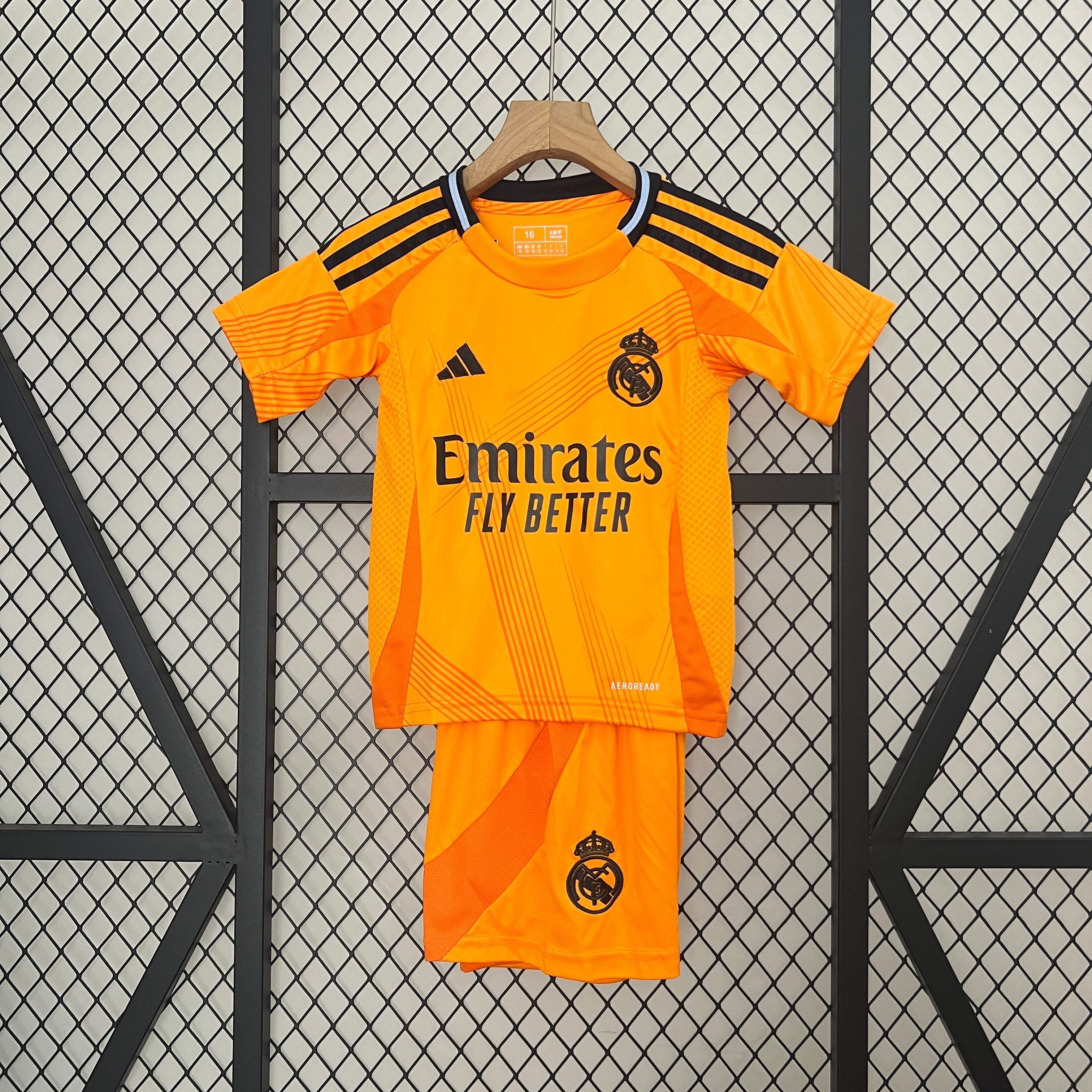 Camiseta y Pantalones para niños Real Madrid Away 24/25